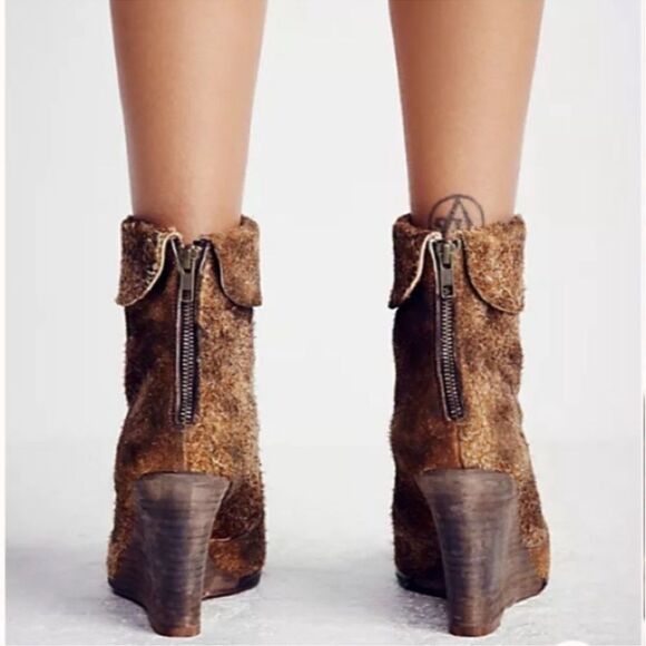 Free People Fuzzy Bombay Brown Suede Pointed Wedge Heel Ankle Booties DISTRESS - Picture 2 of 10